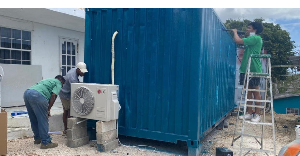 2026 Kunstproject Armazoen: Cura&ccedil;ao het klaarmaken van de zeecontainer